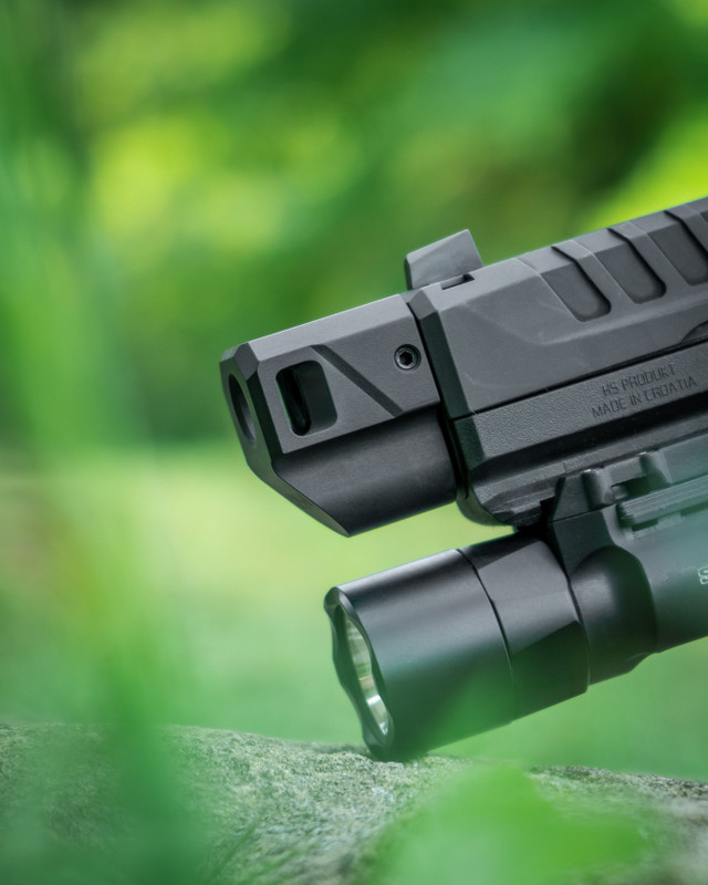 Pistolet-z-kompensatorem-HCEC-Salon-Broni
