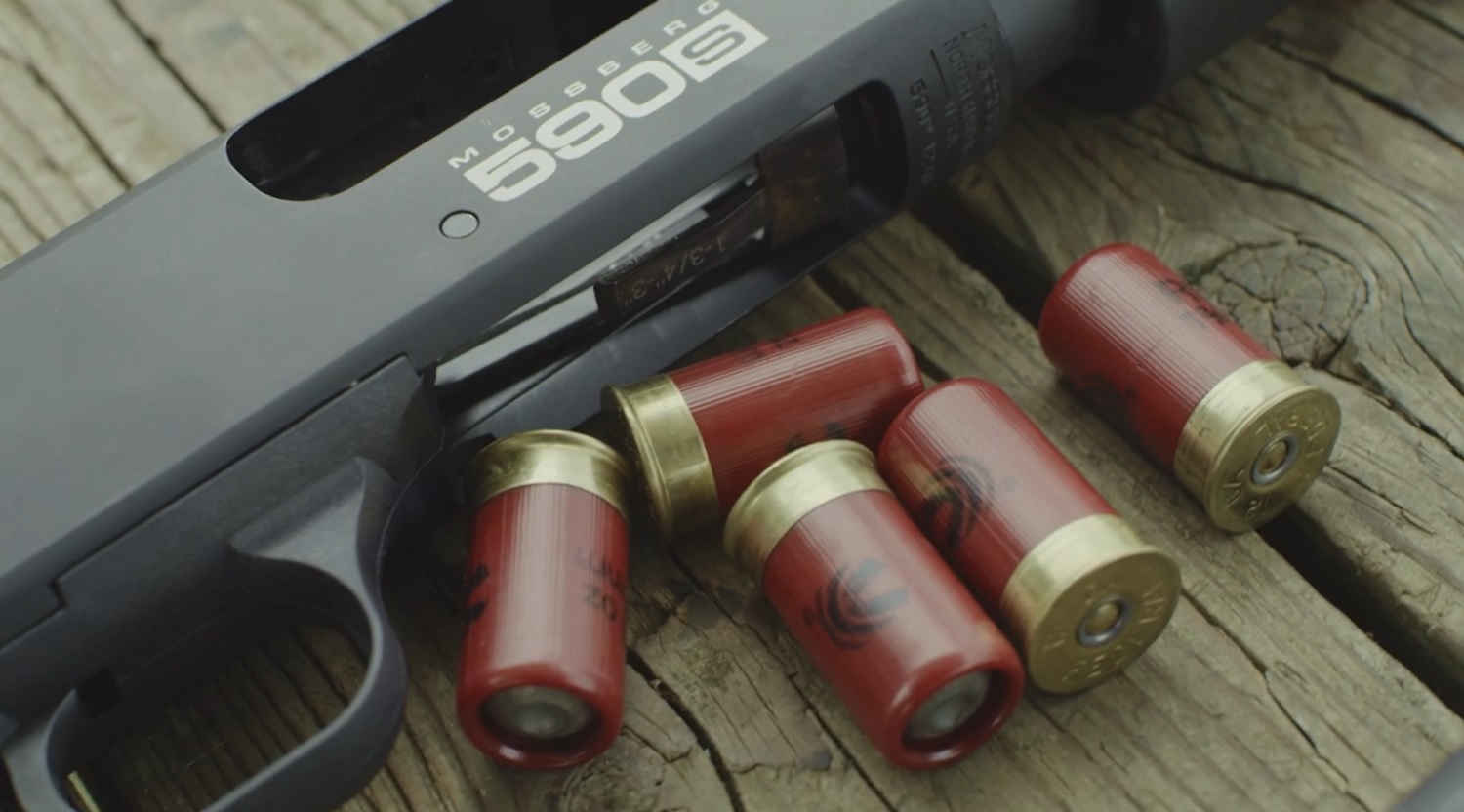 Podajnik amunicji w strzelbie Mossberg 590S Compact obsługujący naboje Mini Shell 1.75 cala bez adaptera